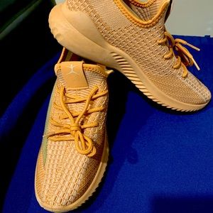 DANSKIN TENNIS COMFORT BUILT SHOES